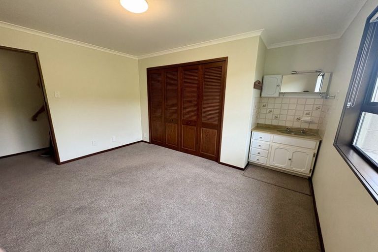 Photo of property in 56 Houghton Bay Road, Houghton Bay, Wellington, 6023