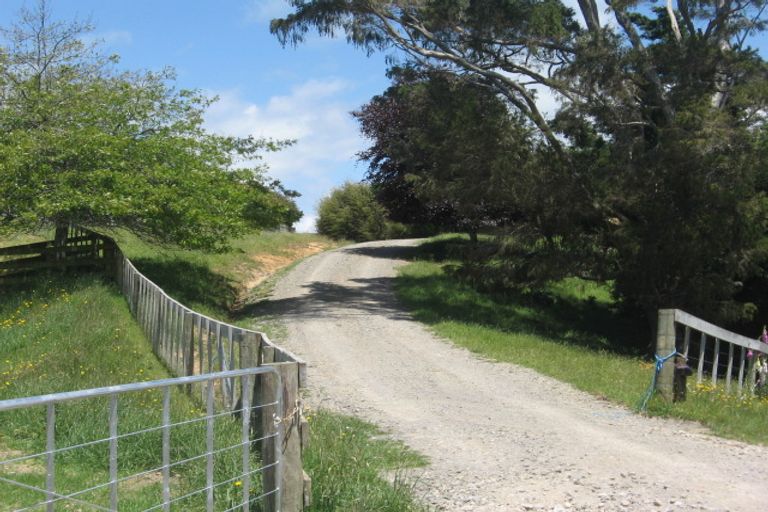 Photo of property in 21 Waiata Road, Minden, Tauranga, 3176