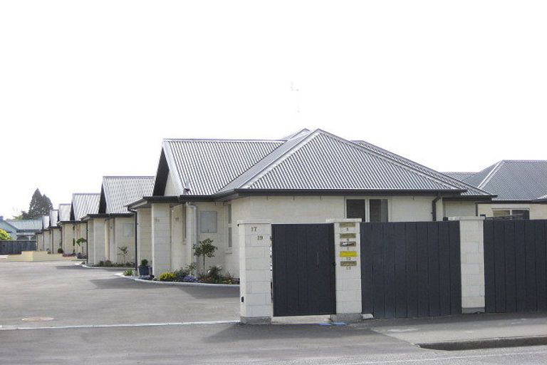 Photo of property in 17 Ivory Street, Rangiora, 7400