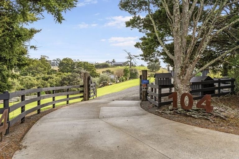 Photo of property in 104 Foster Road, Kumeu, 0891