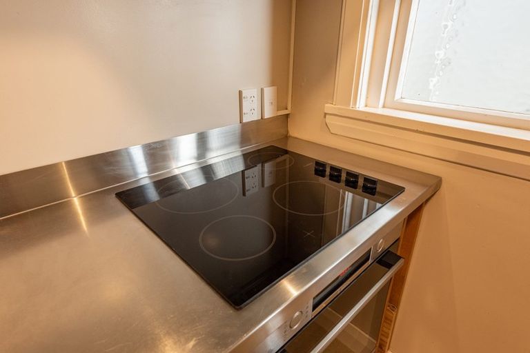 Photo of property in Ionian Flats, 123-125 Brougham Street, Mount Victoria, Wellington, 6011