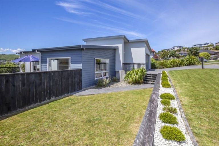 Photo of property in 9 Tongariro Drive, Aotea, Porirua, 5024
