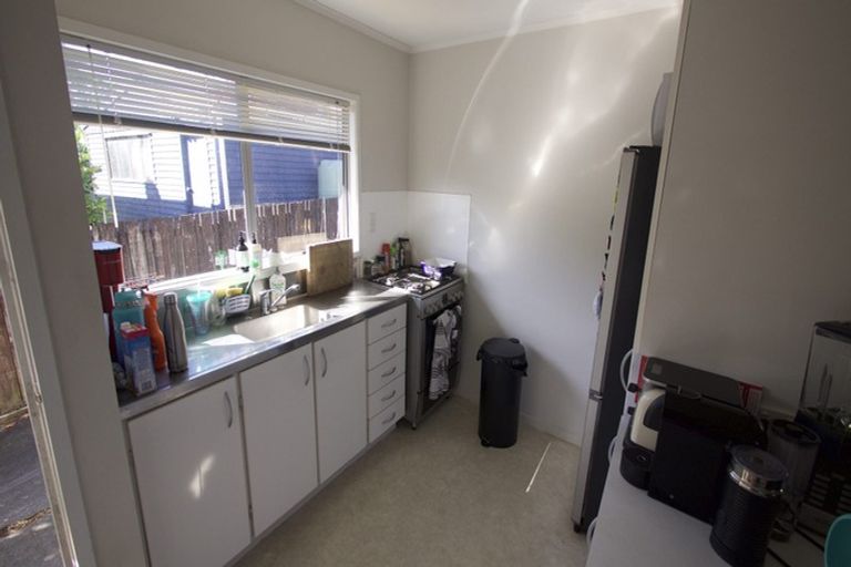 Photo of property in 15 Devonshire Road, Unsworth Heights, Auckland, 0632