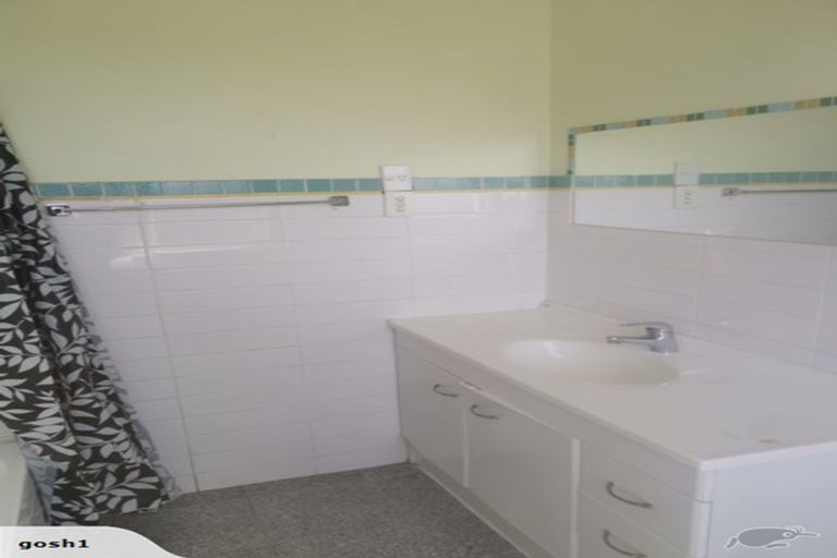 Photo of property in 8b Waimana Road, Conifer Grove, Takanini, 2112