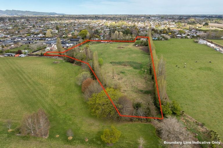 Photo of property in 384 Sawyers Arms Road, Harewood, Christchurch, 8051