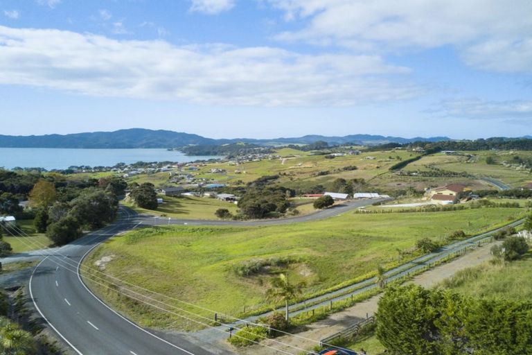 Photo of property in 2 Pekama Drive, Cable Bay, 0420