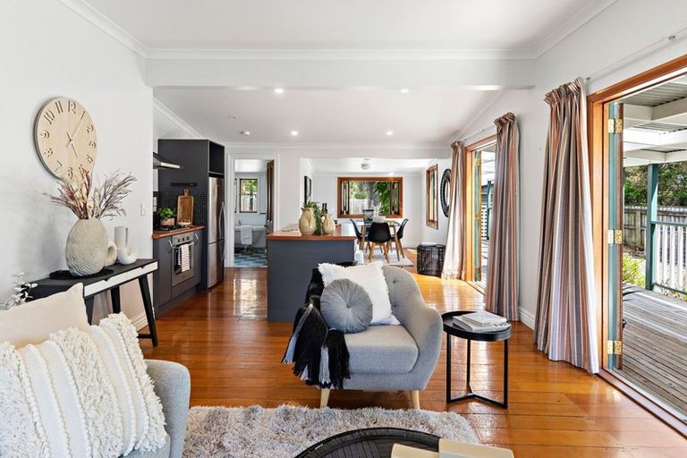 Photo of property in 16 New York Street, Martinborough, 5711