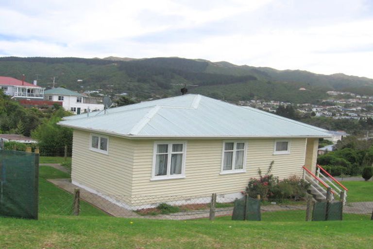 Photo of property in 5 Cecil Road, Tawa, Wellington, 5028