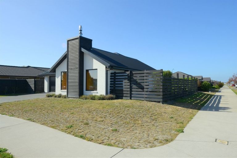 Photo of property in 24 Shillingford Boulevard, Rolleston, 7615