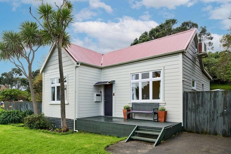 Photo of property in 28 Thornley Street, Titahi Bay, Porirua, 5022