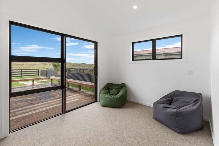 Photo of property in 16 Coleman Avenue, Waverley, 4591