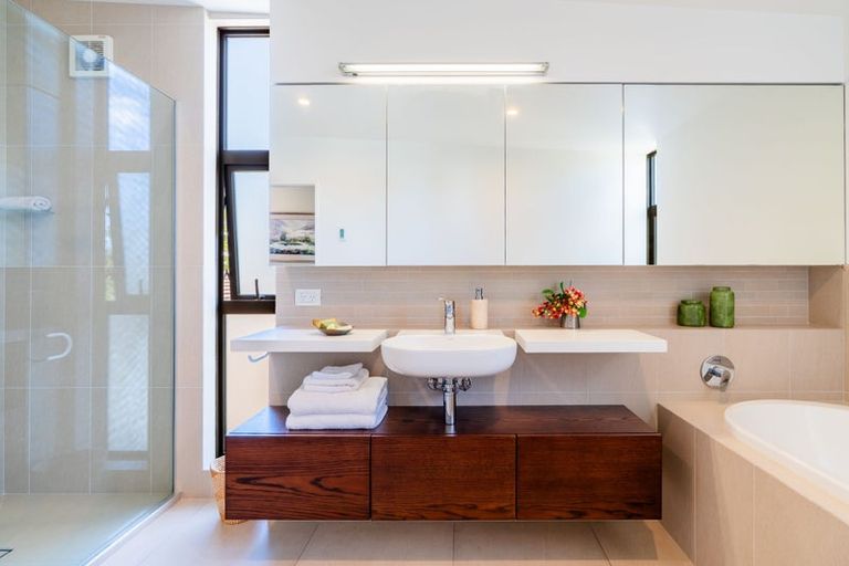 Photo of property in 142 Lake Crescent, Hamilton Lake, Hamilton, 3204