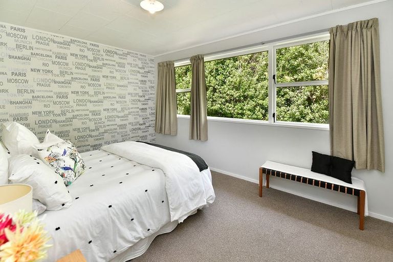 Photo of property in 214 Whangaparaoa Road, Red Beach, 0932