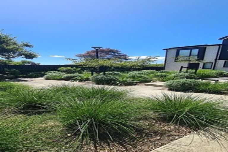 Photo of property in 36 Wharara Lane, Massey, Auckland, 0614