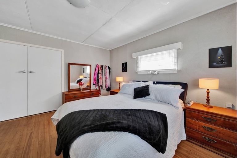 Photo of property in 37 Cracroft Street, Waitara, 4320