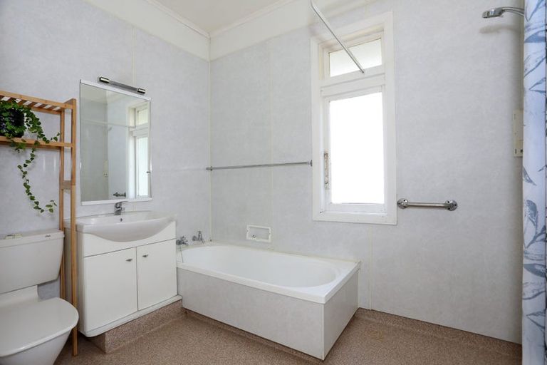 Photo of property in 46 Bridge Street, Bulls, 4818