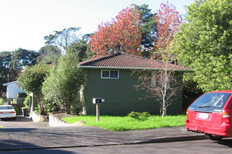Photo of property in 6 Longfellow Parade, Glen Eden, Auckland, 0604