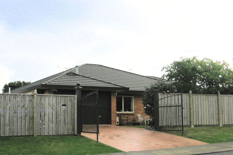 Photo of property in 8 Kaikomako Road, Waikanae, 5036