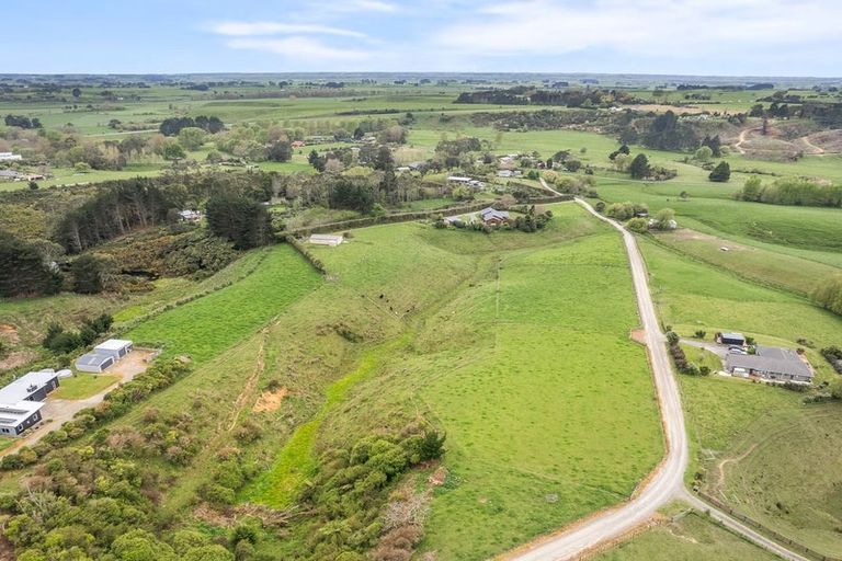 Photo of property in 42 Serenity Lane, Koputaroa, Shannon, 5571