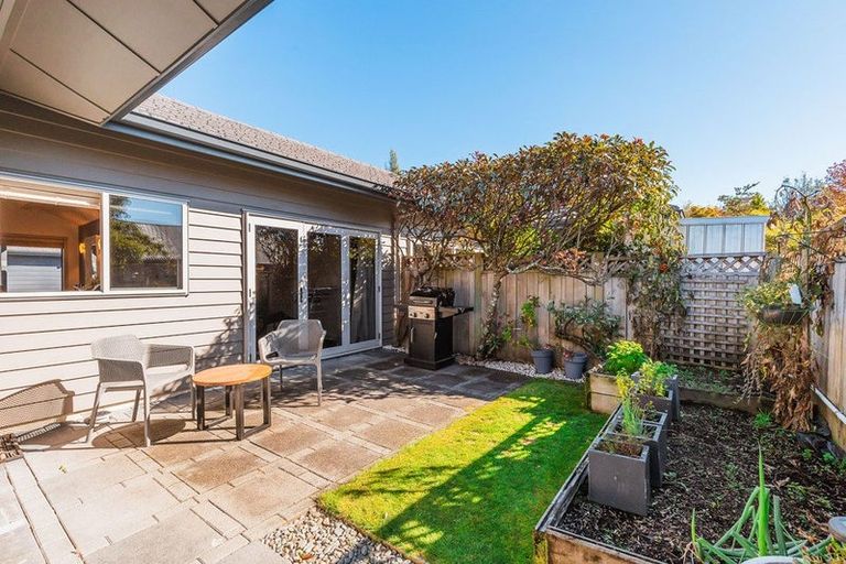 Photo of property in 15 Parata Street, Two Mile Bay, Taupo, 3330
