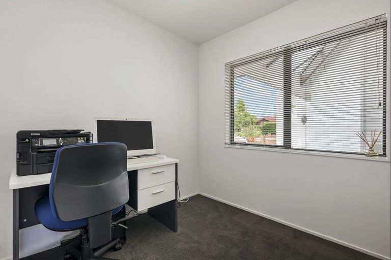 Photo of property in 19 Perotti Place, Conifer Grove, Takanini, 2112