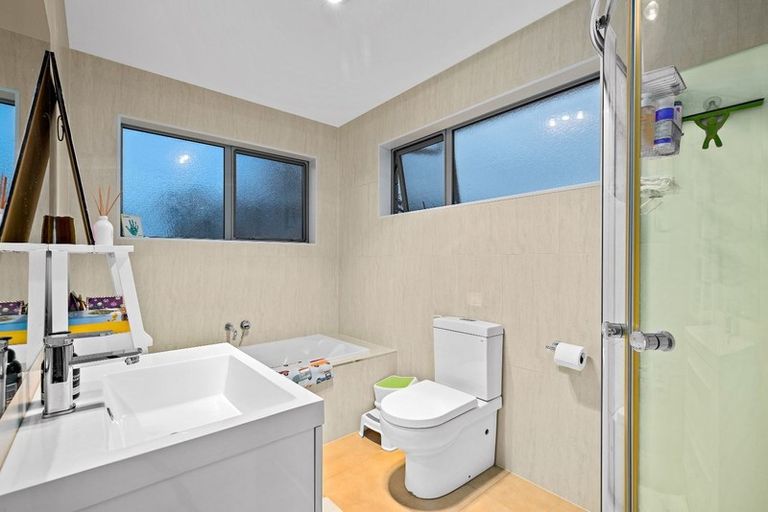 Photo of property in 66 Tiriwa Drive, Massey, Auckland, 0614