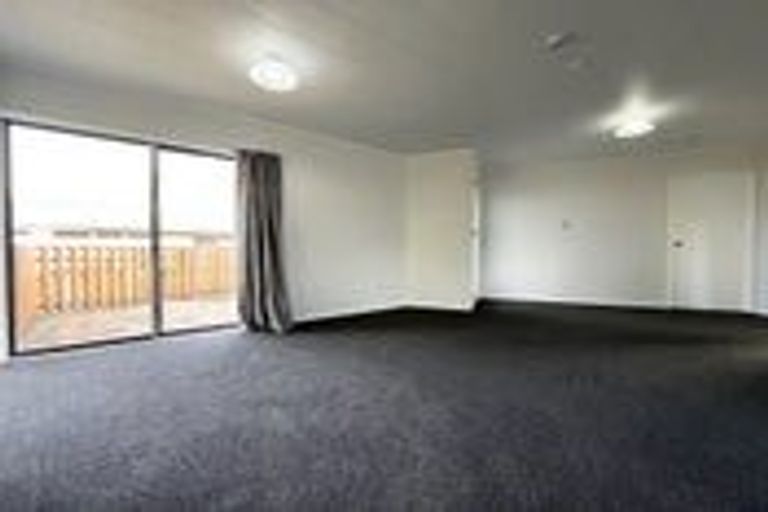 Photo of property in 28 Larissa Avenue, Henderson, Auckland, 0610