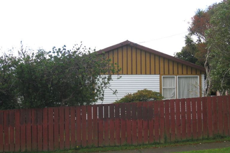 Photo of property in 17 Driver Crescent, Cannons Creek, Porirua, 5024