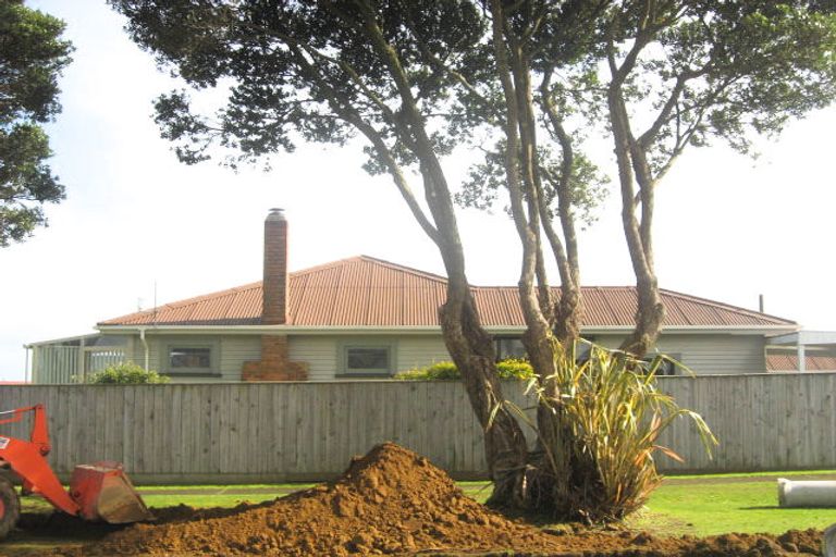 Photo of property in 5 High Street East, Waitara, 4320