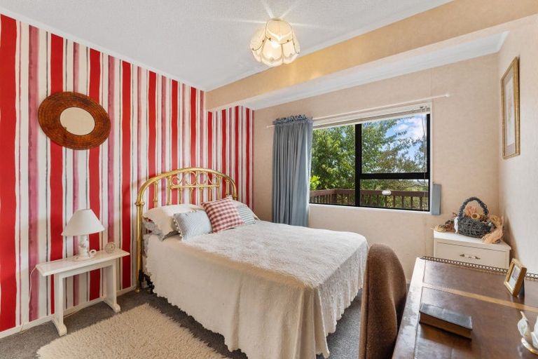 Photo of property in 38 Kakariki Grove, Waikanae, 5036