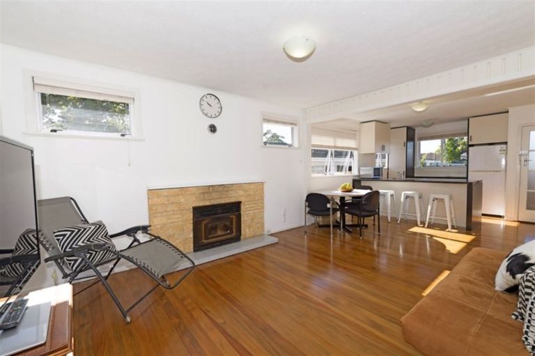 Photo of property in 209b Edmonton Road, Te Atatu South, Auckland, 0610