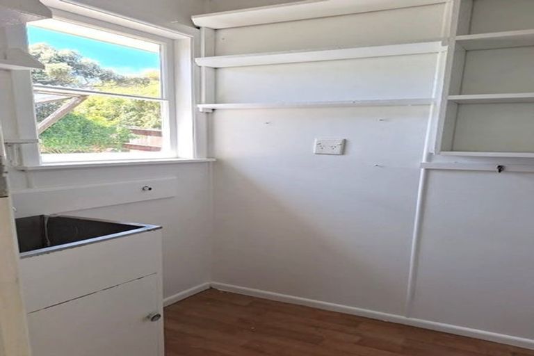 Photo of property in 17 Cypress Drive, Maungaraki, Lower Hutt, 5010