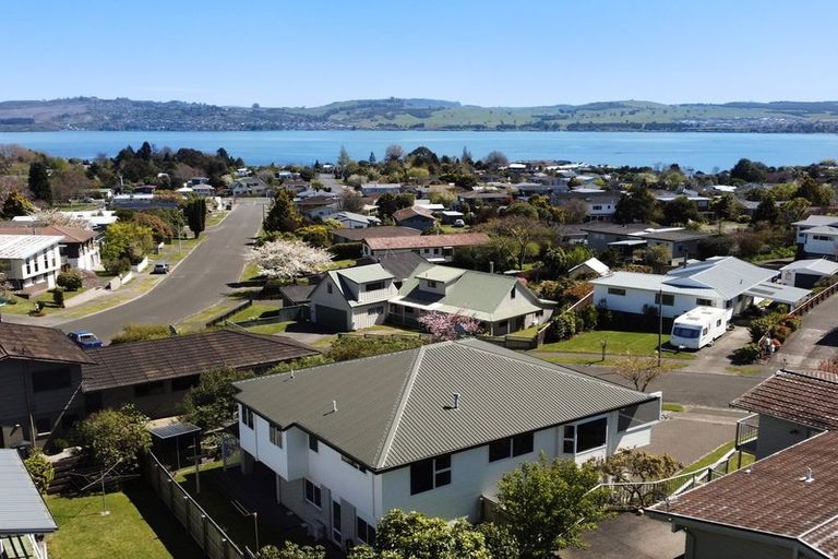 Photo of property in 2 Golders Place, Richmond Heights, Taupo, 3330