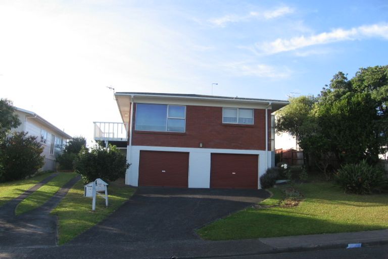 Photo of property in 1/64 Bruce Road, Glenfield, Auckland, 0629