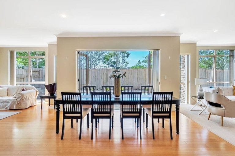 Photo of property in 60 Medallion Drive, Oteha, Auckland, 0632