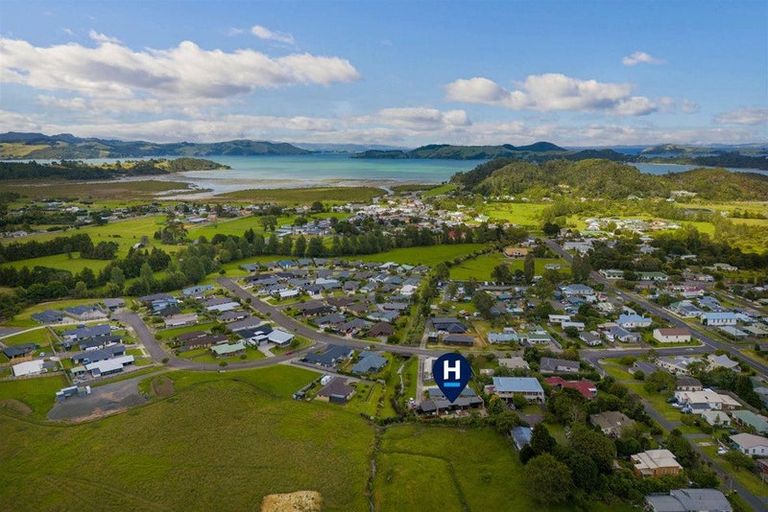Photo of property in 19 Victoria Street, Coromandel, 3506
