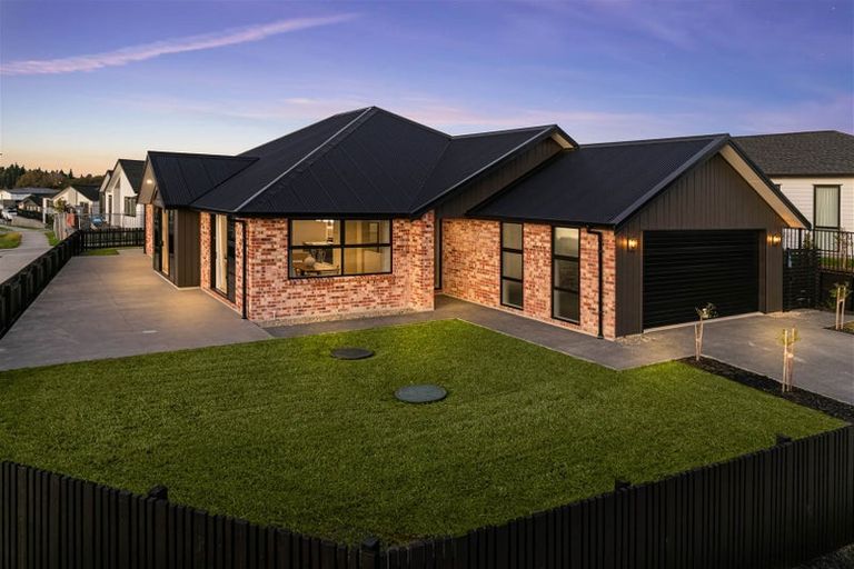 Photo of property in 1 Lordland Road, Wainui, 0932