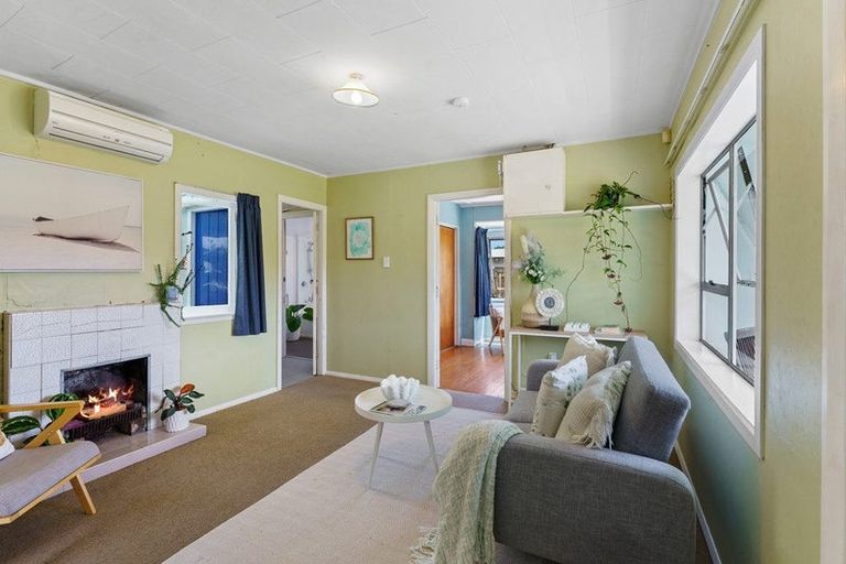 Photo of property in 18 Waimea Road, Waikanae Beach, Waikanae, 5036