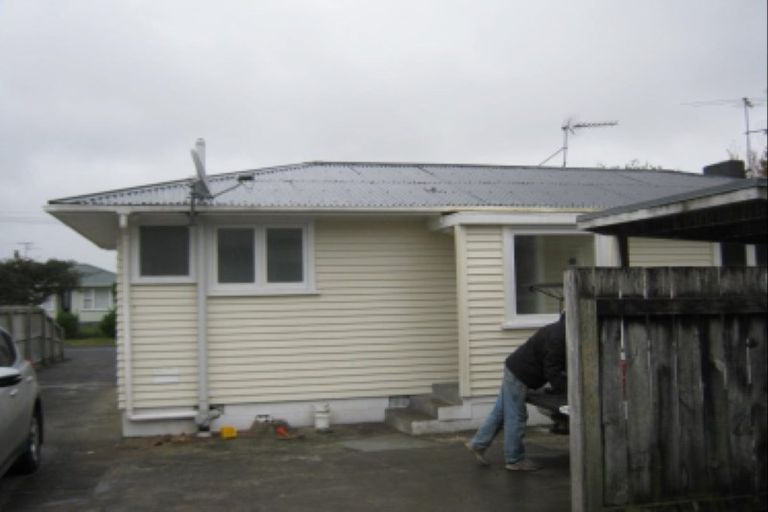 Photo of property in 16 Rollerson Street, Papakura, 2110