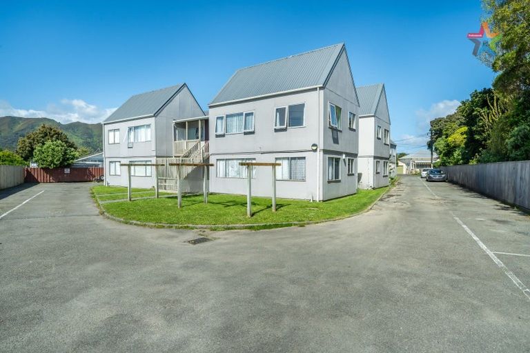 Photo of property in 71n Randwick Crescent, Moera, Lower Hutt, 5010