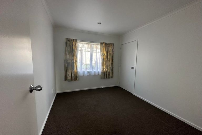 Photo of property in 35 King Charles Drive, Kingsley Heights, Upper Hutt, 5018