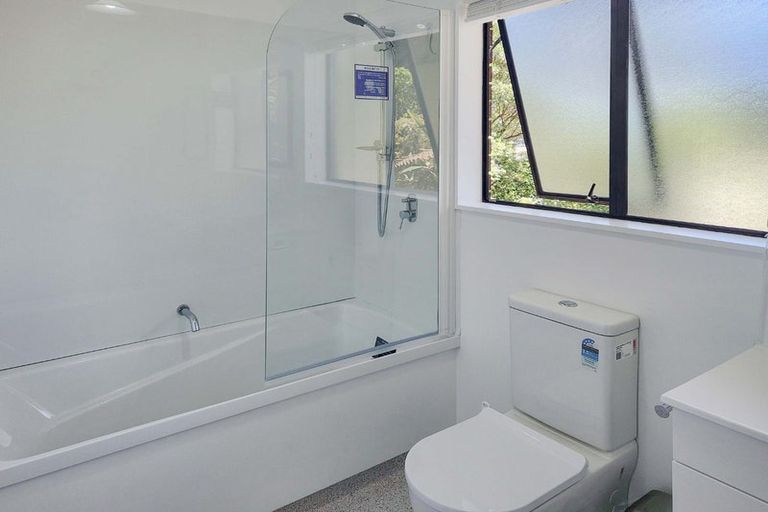 Photo of property in 42 Thatcher Crescent, Crofton Downs, Wellington, 6035