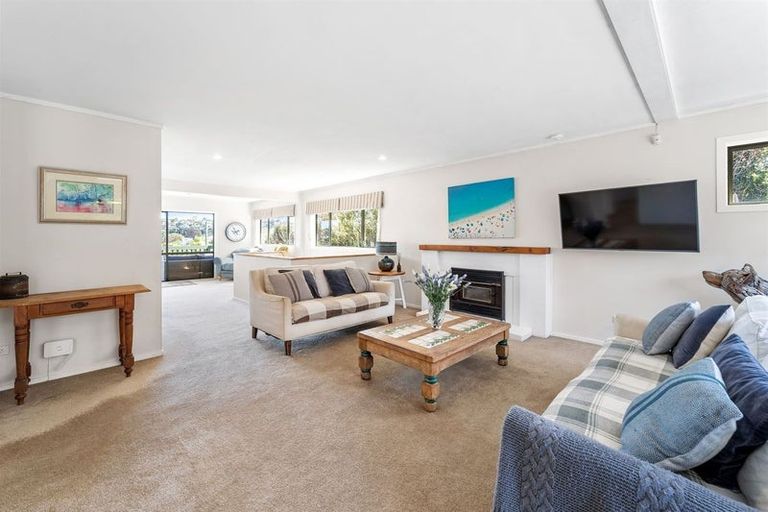 Photo of property in 528 Beach Road, Murrays Bay, Auckland, 0630