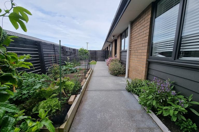 Photo of property in 2/96 Palmers Road, New Brighton, Christchurch, 8083