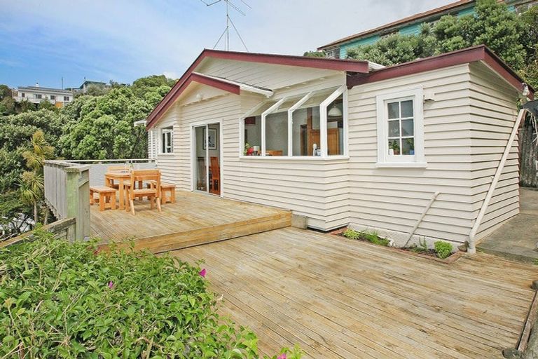 Photo of property in 6 Valley Street, Island Bay, Wellington, 6023