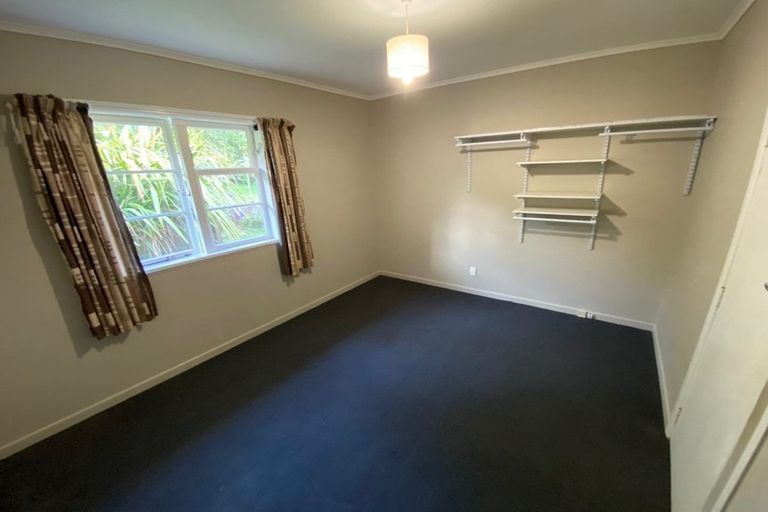 Photo of property in 3 Salford Street, Newlands, Wellington, 6037