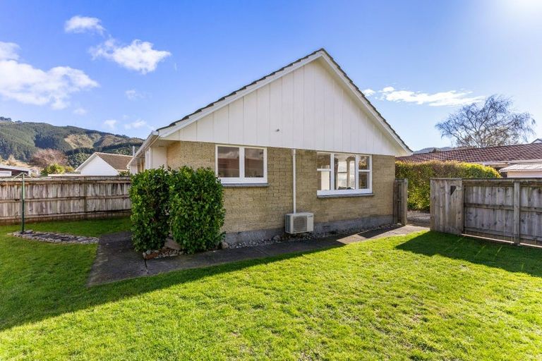 Photo of property in 20a Parera Grove, Heretaunga, Upper Hutt, 5018