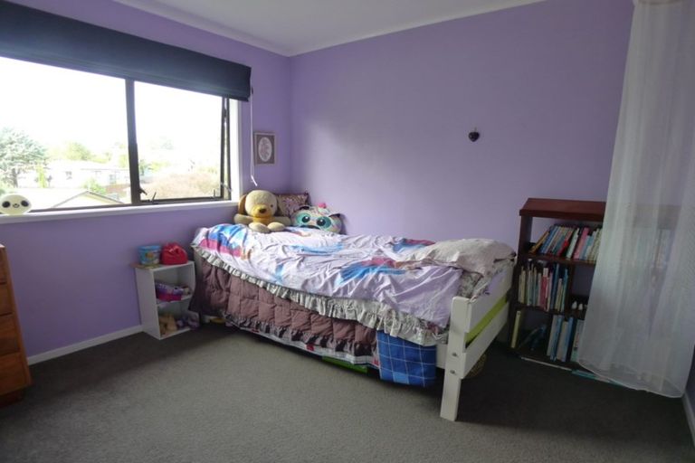 Photo of property in 16 Panzic Place, Glen Eden, Auckland, 0602