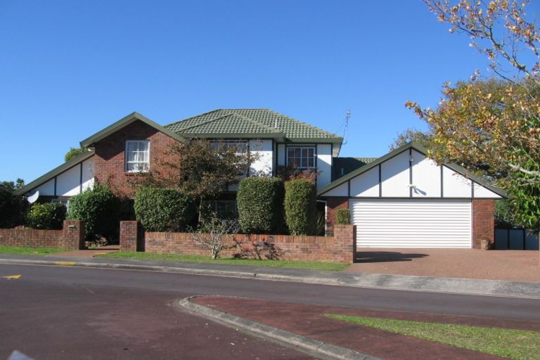 Photo of property in 27 Oakpark Place, West Harbour, Auckland, 0618