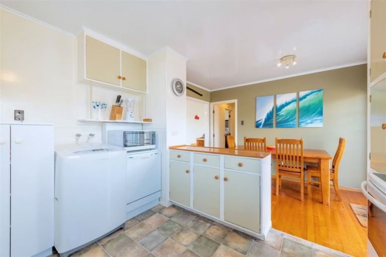 Photo of property in 9 Paton Avenue, Te Atatu South, Auckland, 0610